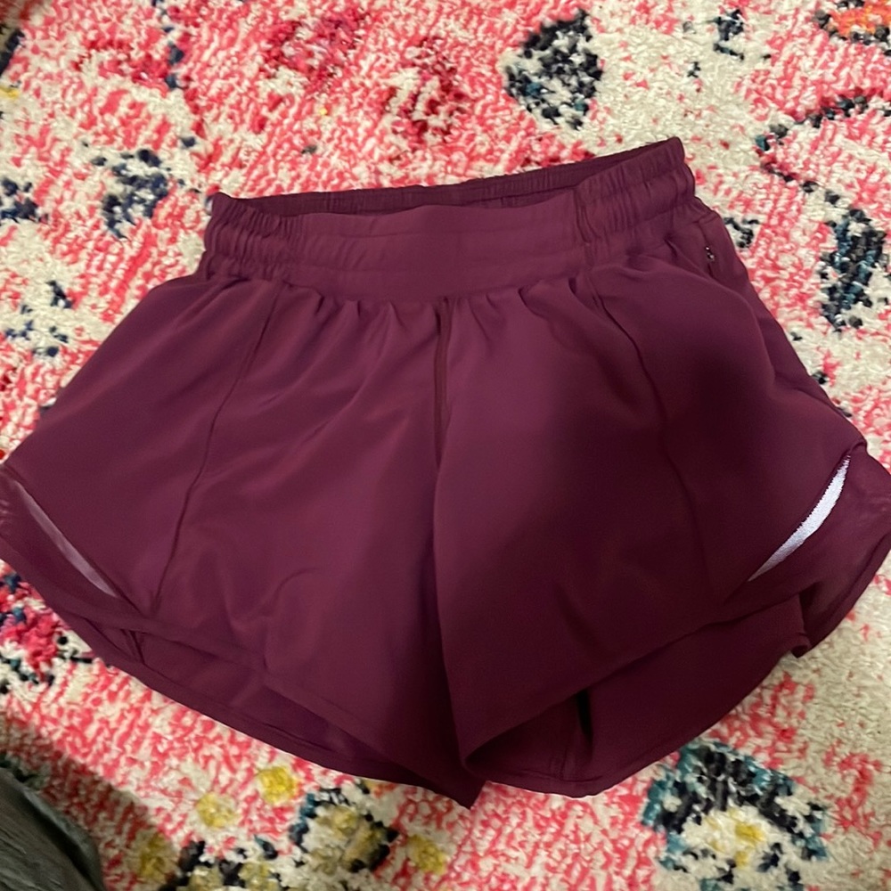 lululemon hotty hot shorts!